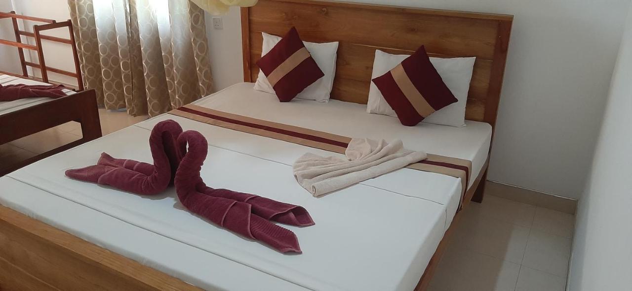 Treasure House Tourist Rest Hotel Anuradhapura Eksteriør billede
